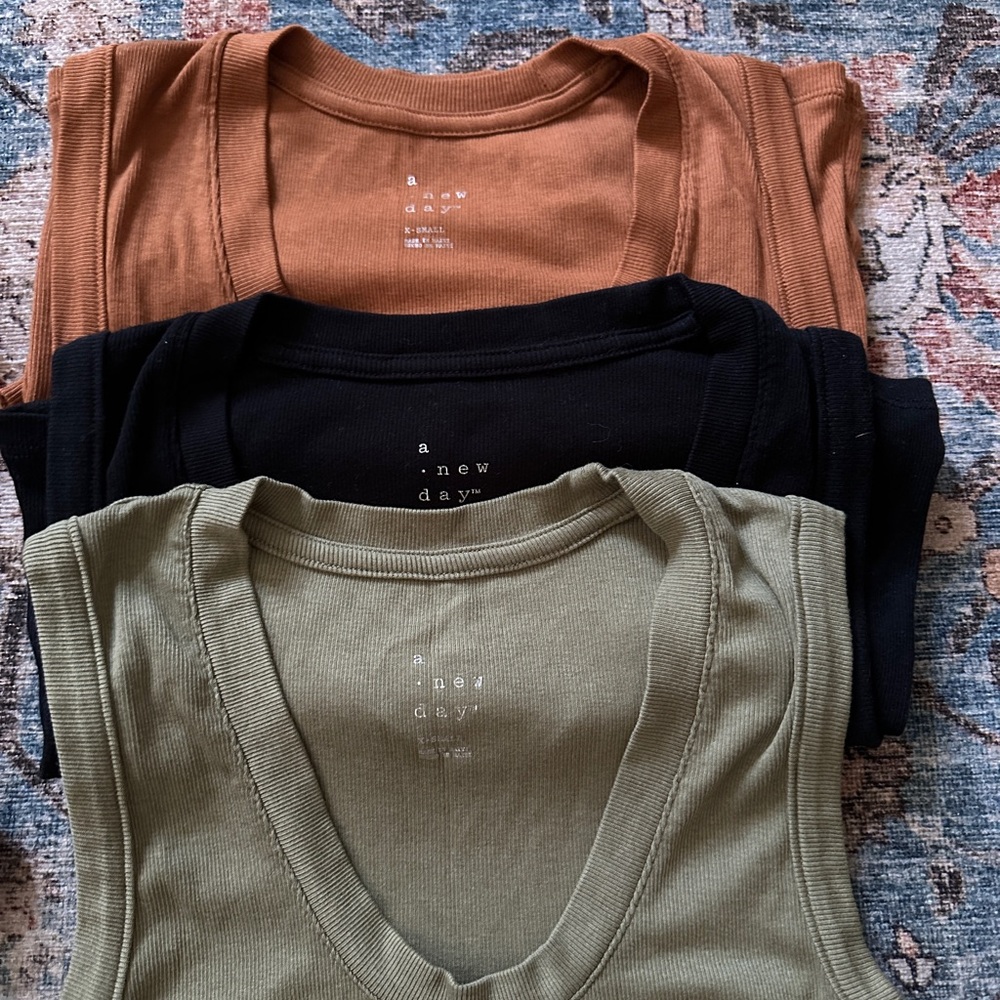 Lot of four Target tops. EUC LITTLE TO NO WEAR!